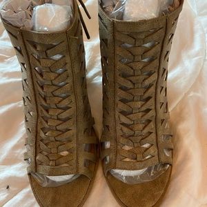 Qpid sandals never been worn